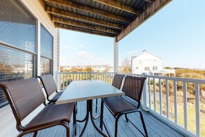 Outdoor dining - Contemporary townhome with 21-foot dock, 4 decks, WiFi, AC & shared pool (West Ocean City)