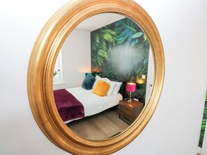 1 bedroom, individually decorated, individually furnished, free WiFi - Over The Arch (Keighley)