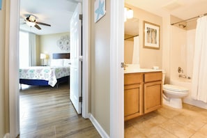 2 chambres, fer et planche à repasser, accès au Wi-Fi (inclus)