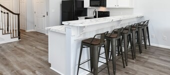 5 BR Beach House with Private Pool! La Mar Grande