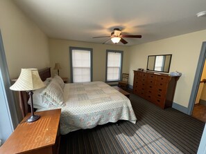 6 Schlafzimmer, Schreibtisch, kostenloses WLAN, Bettwäsche