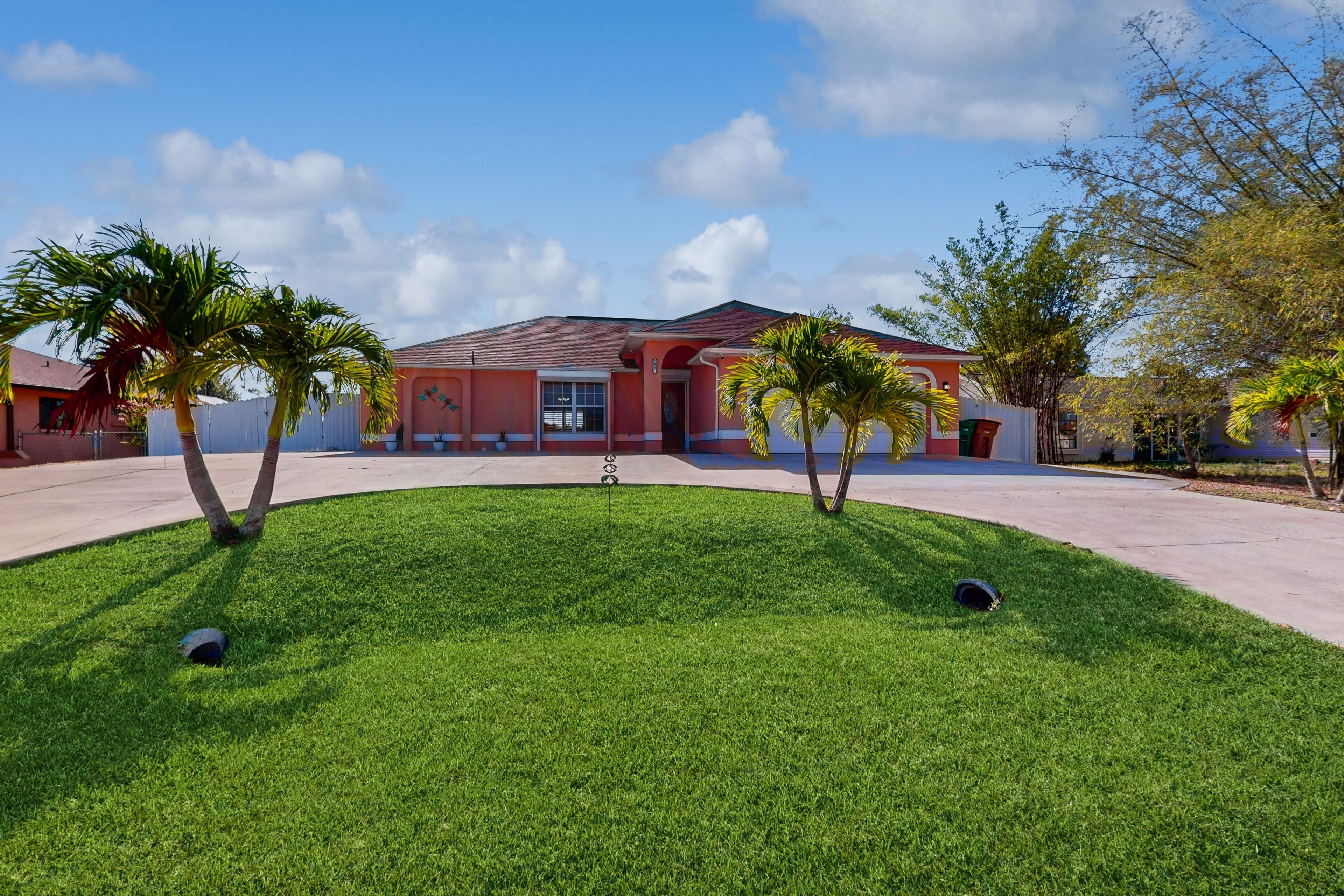 Single-story home with enclosed private pool, patio, bikes & central AC