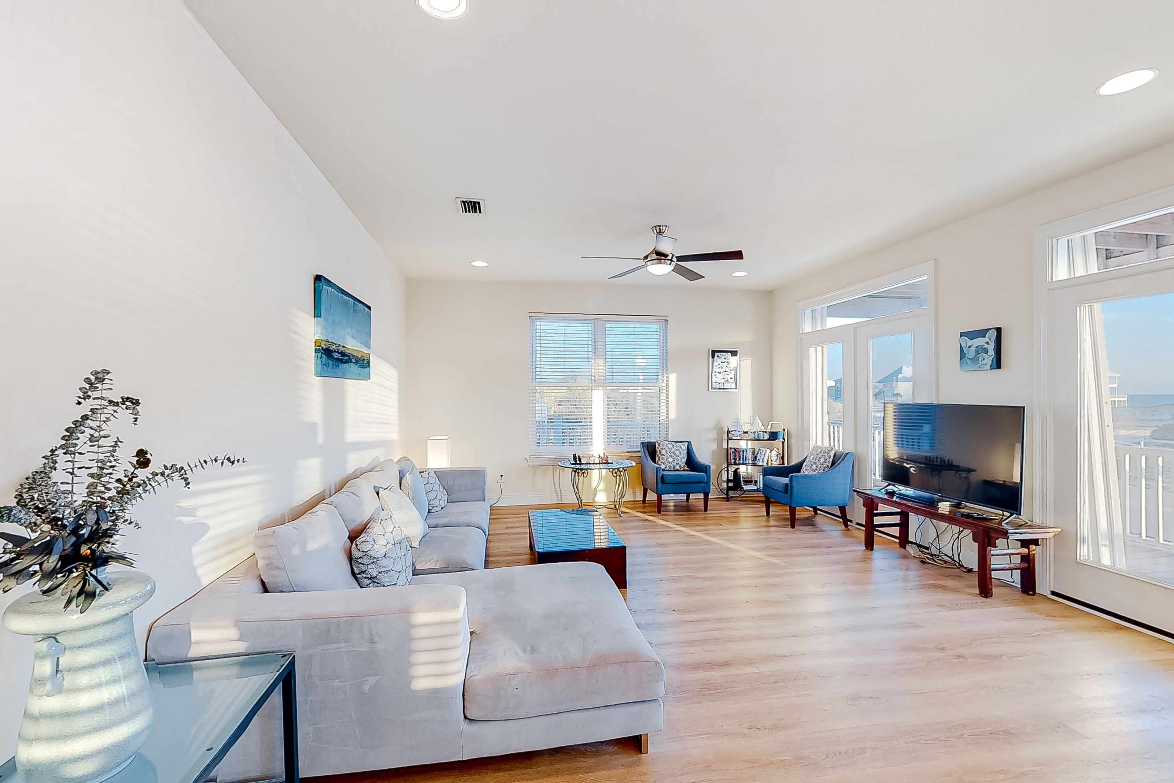 Bulldog Beach House | 2 Gulf-View Balconies | 2 Pools, Tennis, Steps to Shore