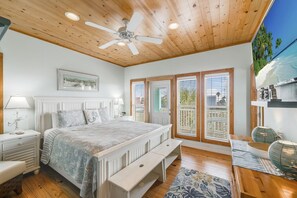 4 bedrooms, desk, travel cot, free WiFi