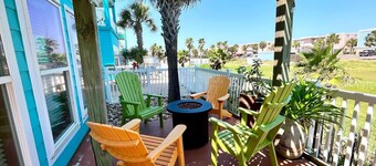 Escape to Paradise: Stunning Port A Getaway with Beachfront Views and Relaxation