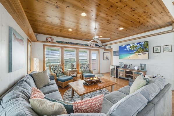 Smart TV, fireplace, DVD player, ping pong