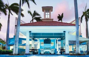 Bar (on property) - Sun & Sand (Palm Beach)