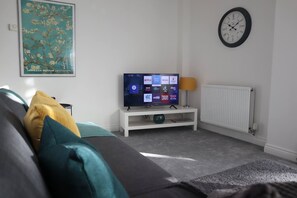 Luxury Apartment, Ensuite, Garden View | Lounge - BNS Apartments (Leicester)