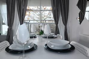 Luxury Apartment, Ensuite, Garden View | Restaurant