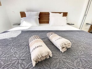 1 غرفة نوم ومكتب ومكواة/لوح كي وسرير سفر