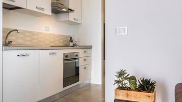 Frigorifero, forno, piano cottura, pentole/stoviglie/utensili