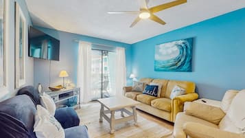 Fernseher, DVD-Player, Bücher