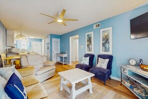 Fernseher, DVD-Player, Bücher