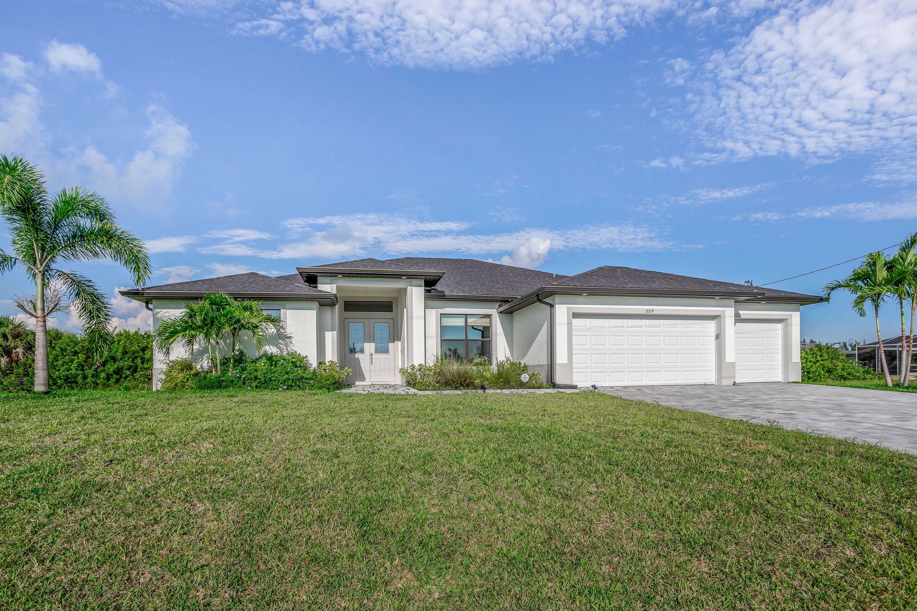 Newly-built waterfront retreat with screened lanai & private pool