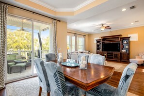 TV, DVD player, books, stereo