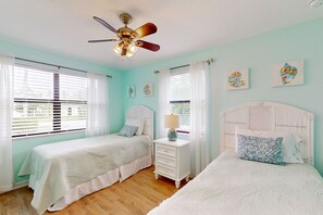 3 bedrooms, free internet, bed sheets