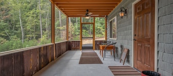 Lakeshore View Cottage A peaceful cottage with WIFI and a view of Lake Lanier