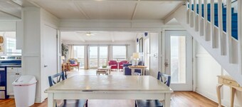 Beachfront 'Daydream Hideaway' w/ Panoramic Water Views & Gulf-Front Deck