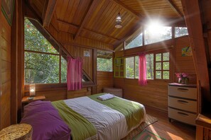 3 عدّة غرف نوم ومكواة/لوح كي وواي فاي مجانًا وملاءات أسرّة