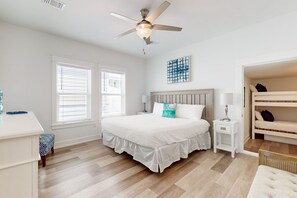 3 bedrooms, iron/ironing board, WiFi, bed sheets