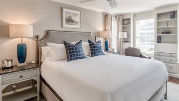 Habitación individual Premium, tina, vista a la ciudad | Sábanas italianas Frette, ropa de cama de alta calidad y edredón