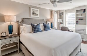 Habitación individual Premium, tina, vista a la ciudad | Sábanas italianas Frette, ropa de cama de alta calidad y edredón