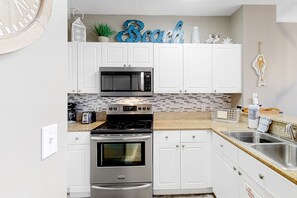 冰箱、微波炉、烤箱、炉灶