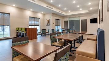 Free daily continental breakfast