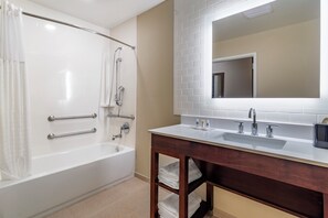 Suite, 1 King-Bett, barrierefrei, Nichtraucher (Bathtub) | Badezimmer