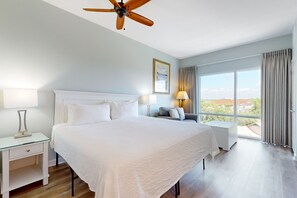 Free Internet, bed sheets - Chic Luau suite by the beach w/ epic amenities - pool, golf & marina (Miramar Beach)