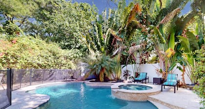 Brand-New Luxury Home w/ Pool, Spa & Gourmet Kitchen