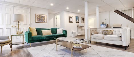 Smart TV, table tennis, stereo