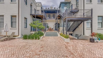 Room (Eleven) | Terrace/patio