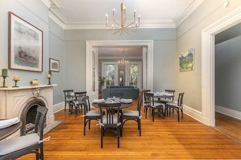 Breakfast served at Bellwether House