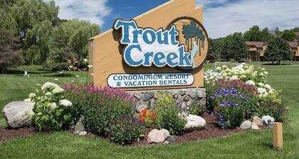 Cozy Getaway Near All the FUN! Harbor Springs/Petoskey