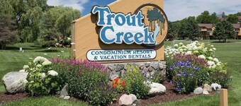 Cozy Getaway Near All the FUN! Harbor Springs/Petoskey