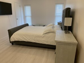 3 bedrooms, desk, iron/ironing board, WiFi