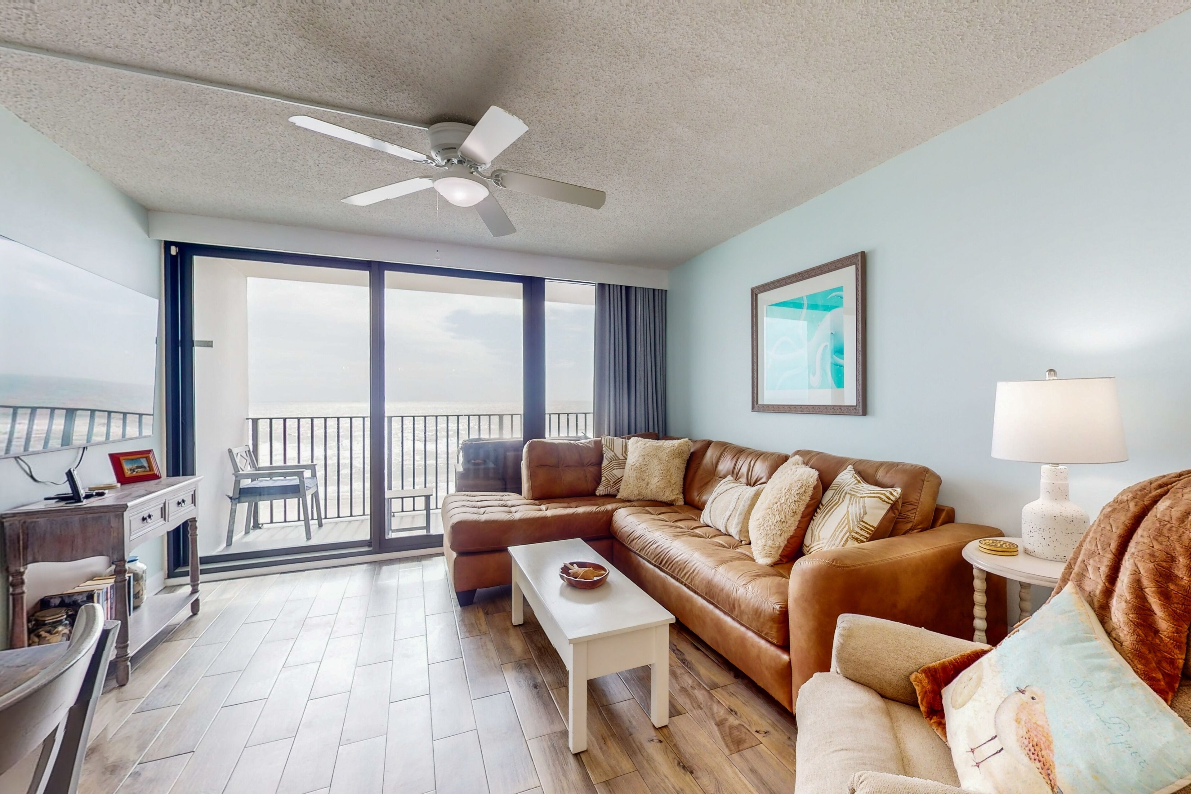 テレビ、DVD プレーヤー