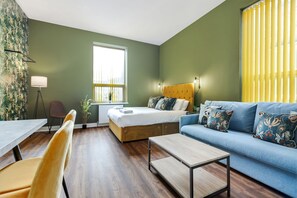 Studio, Private Bathroom (Emerald Suite) | Interior