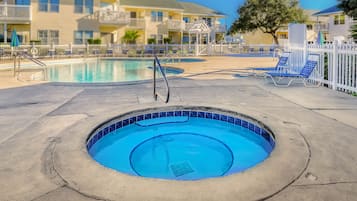 Beheizter Pool