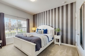 4 bedrooms, WiFi, bed sheets - Gated Storey Lake Home | Private Pool | Mini-Golf, Lazy River & Pier (Kissimmee)