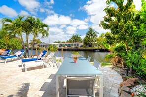 Outdoor dining - Waterfront 3BR Oasis Heated Pool & Kayaks (Oakland Park)