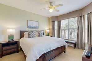 3 bedrooms, desk, WiFi, bed sheets - Upgraded Greenlinks Golf Villas Condo | All-New Appliances | Luxe Pool & Spa (Naples)