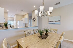 Dining - Upgraded Greenlinks Golf Villas Condo | All-New Appliances | Luxe Pool & Spa (Naples)