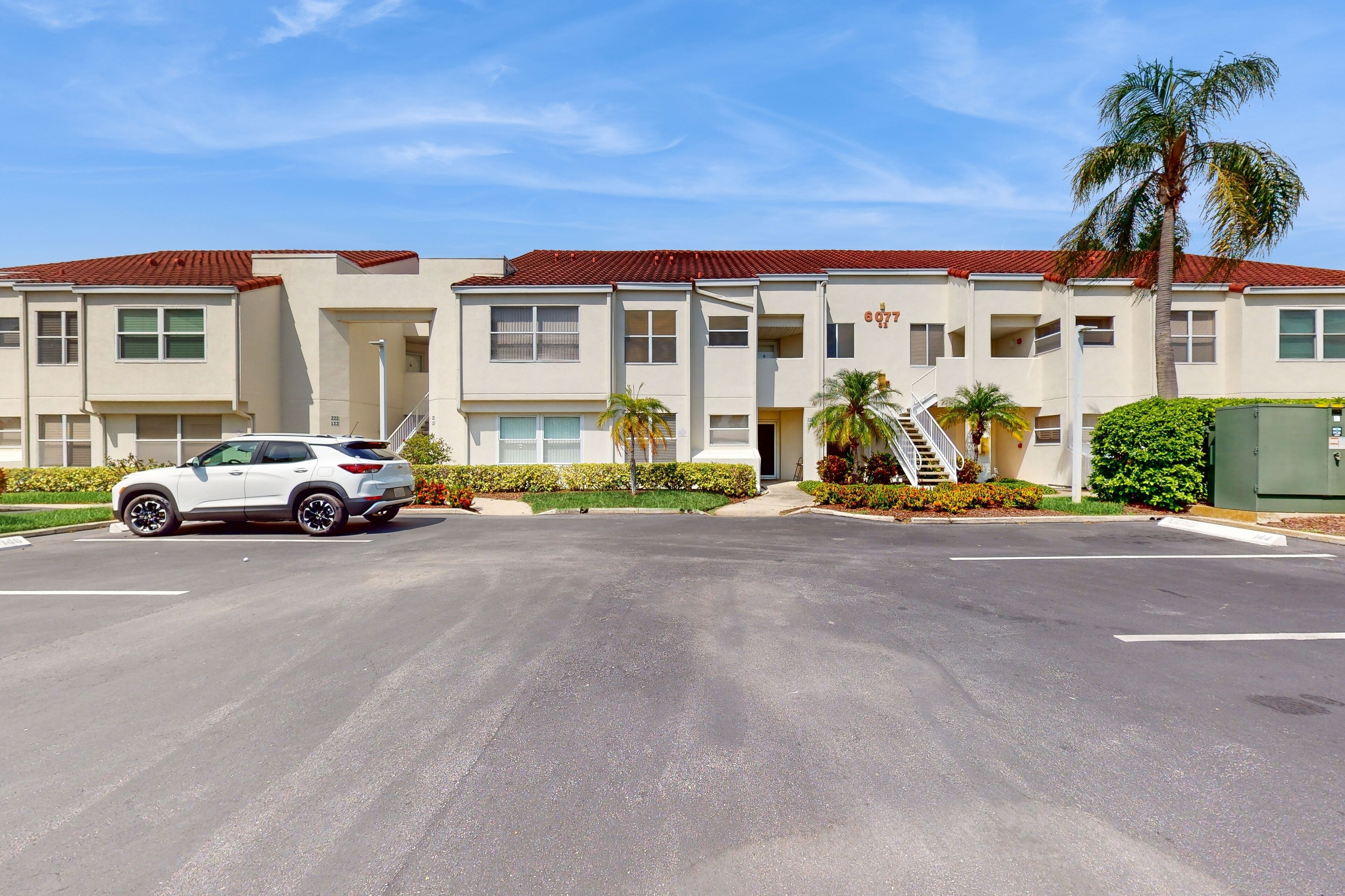 Vista Verde Retreat | Private Balcony & Fairway Views | 10 Minutes to Beach