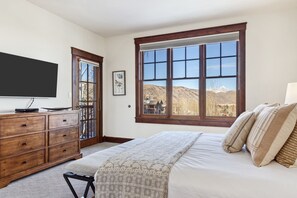 3 bedrooms, iron/ironing board, WiFi, bed sheets - Outpost: Grand View 3230 - Air Conditioning! (Jackson)