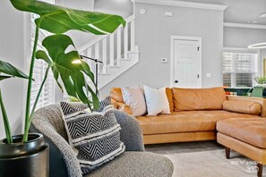 テレビ、暖炉、書斎 / ワークスペース