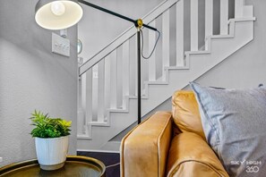 Interior - The Neighbor's Nest Near Pinnacle Hills (Rogers)