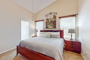 3 quartos, ferros/tábuas de passar roupa, acesso de cortesia à internet