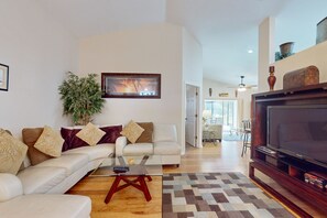 TV, DVD player, livros